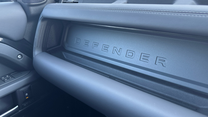 Land Rover Defender 3.0 D350 X-Dynamic HSE 110 5dr Auto Diesel Estate - Image 23